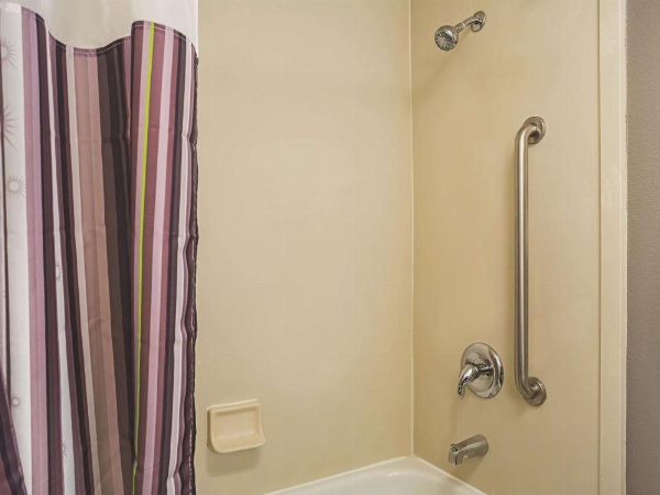 La Quinta by Wyndham Baton Rouge Siegen Lane image 11