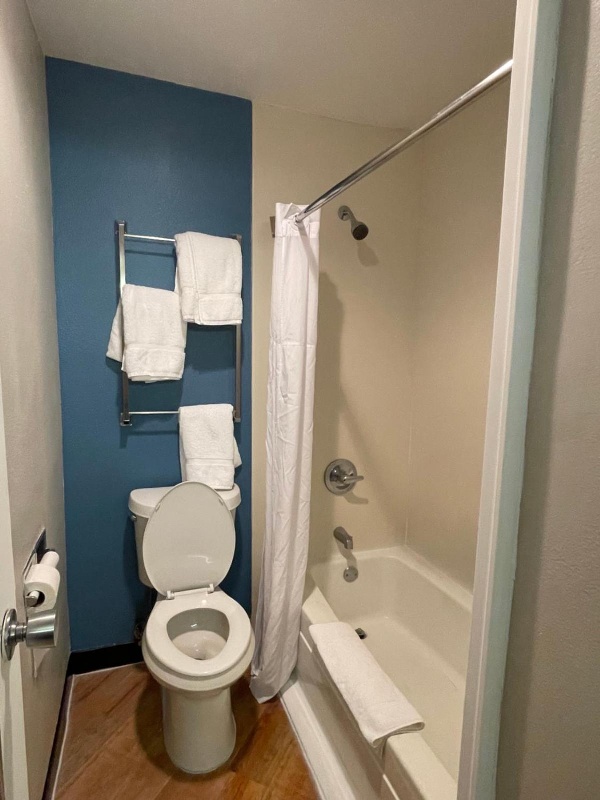 La Quinta by Wyndham Baton Rouge Siegen Lane image 4
